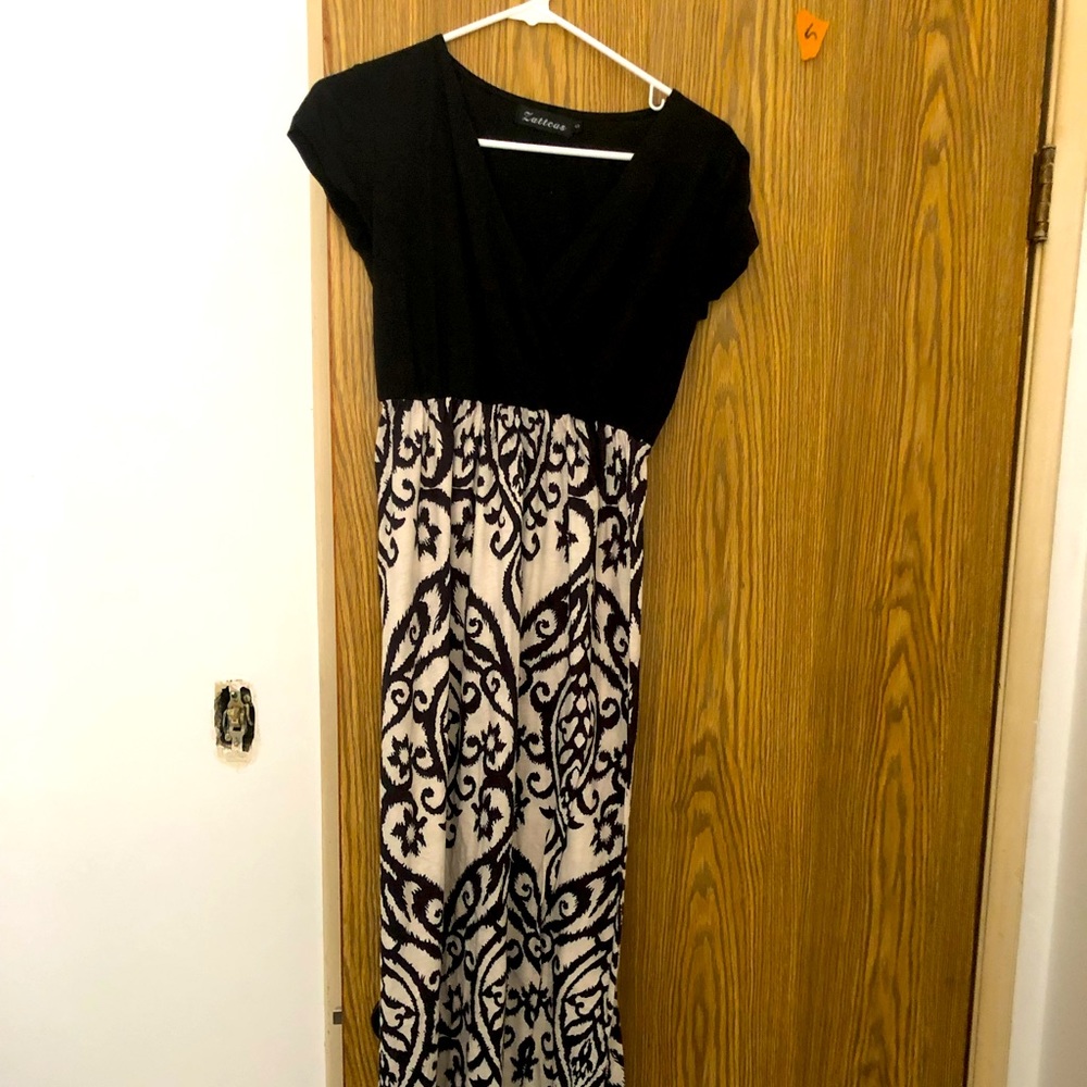 Maxi dress size small